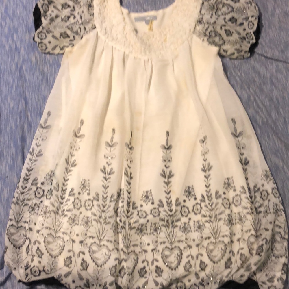 Tunic with flower detail